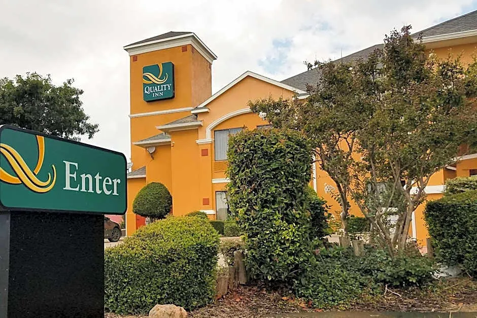 Quality Inn hotel hero