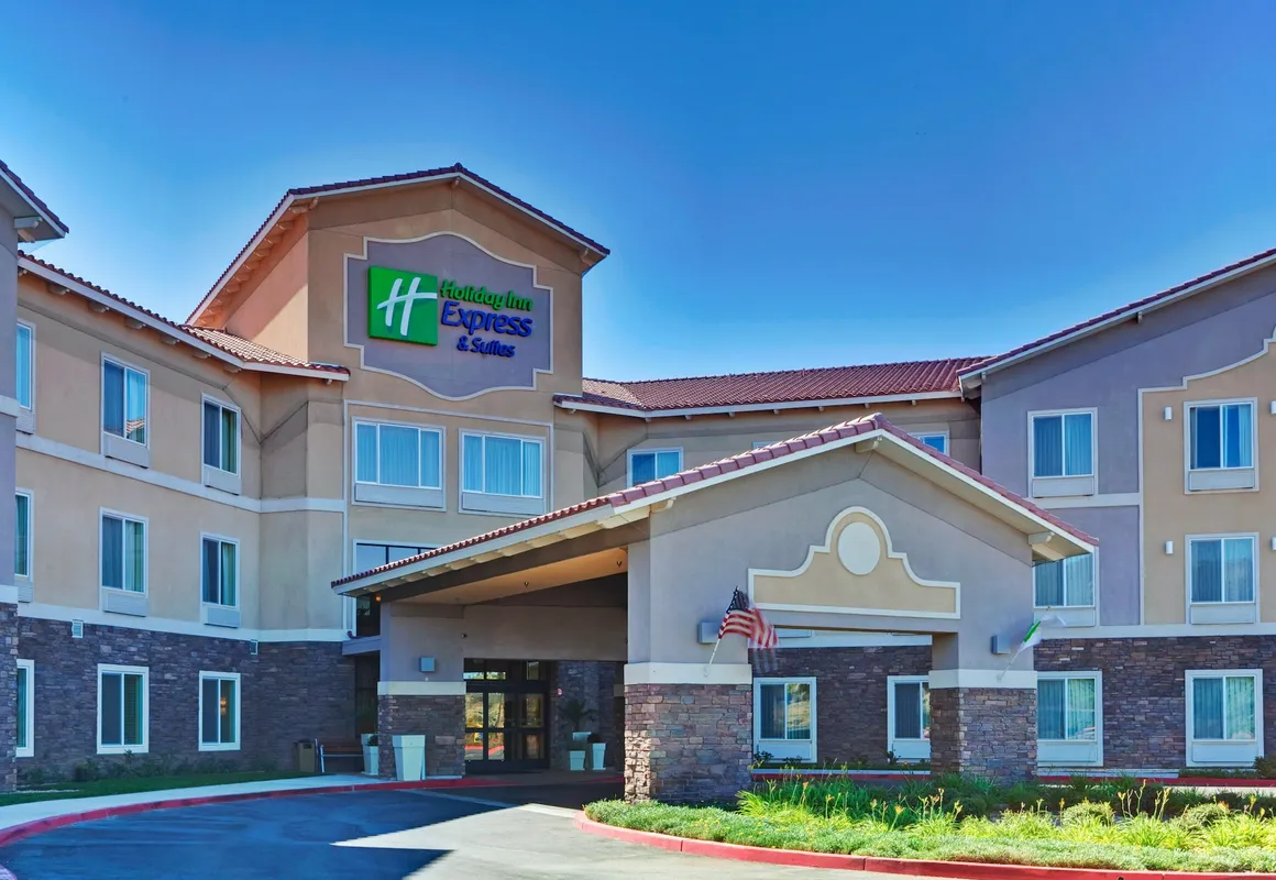 Holiday Inn Express & Suites Beaumont - Oak Valley by IHG hotel hero