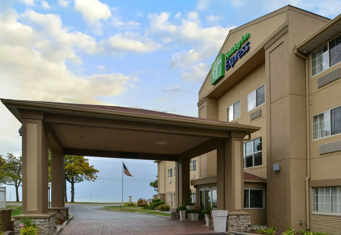 Holiday Inn Express & Suites St Joseph by IHG hotel hero
