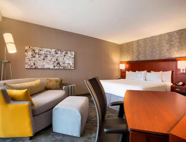 Courtyard Champaign hotel detail image 4