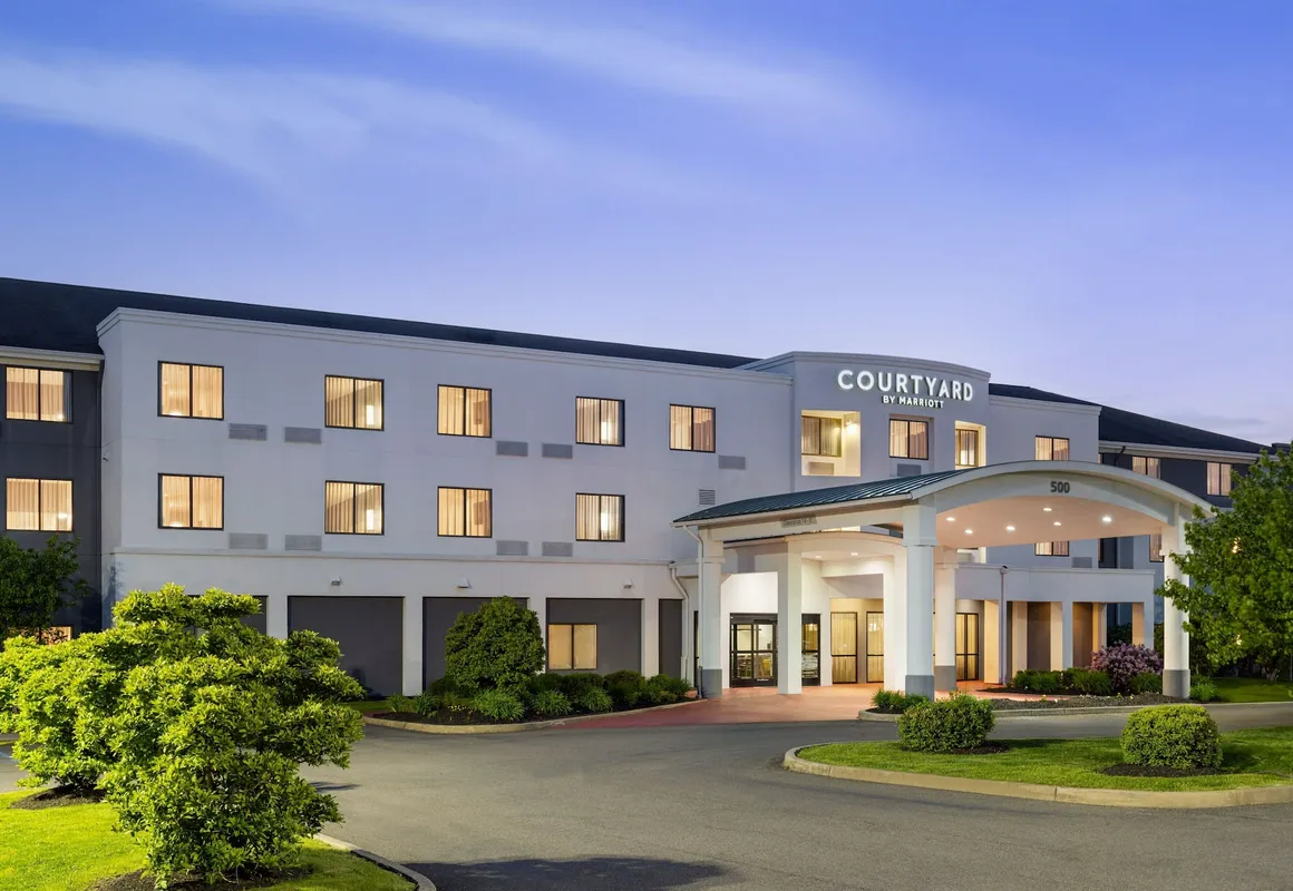 Courtyard by Marriott Kingston hotel hero