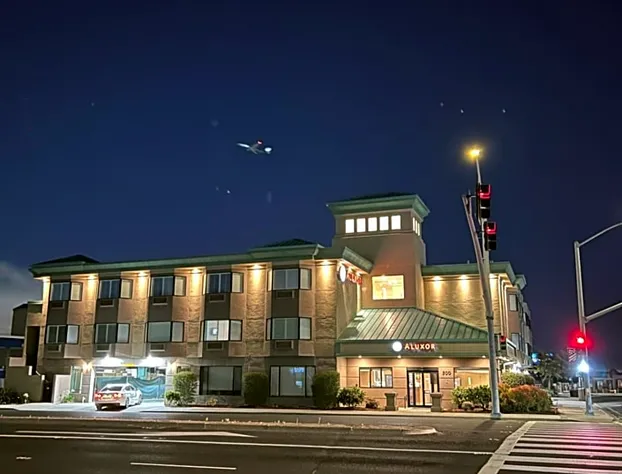 Hotel Aluxor SFO hotel detail image 2