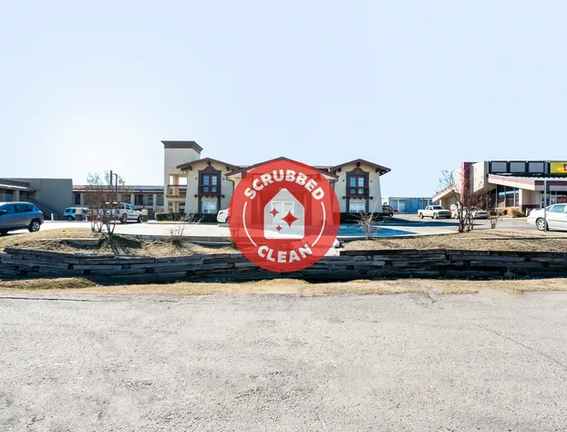 OYO Hotel Tulsa N Sheridan Rd & Airport hotel detail image 1