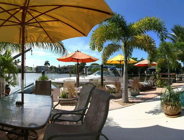 Manatee Bay Inn - Near Fishing Pier Fort Myers Beach hotel detail image 2