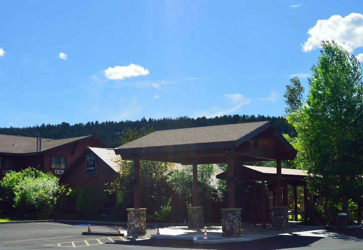 Bucks T4 Lodge hotel hero