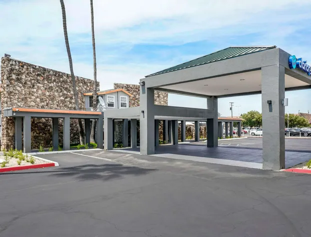 Clarion Pointe Fresno near Yosemite hotel detail image 1