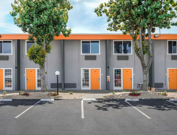 Clarion Pointe Fresno near Yosemite hotel detail image 2