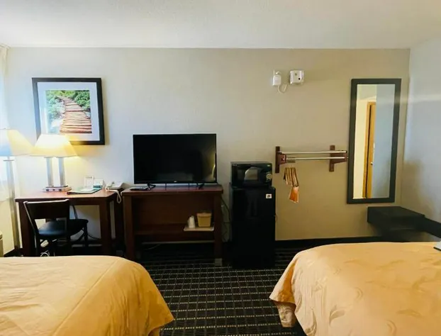 Quality Inn Madison West Near University Area hotel detail image 4