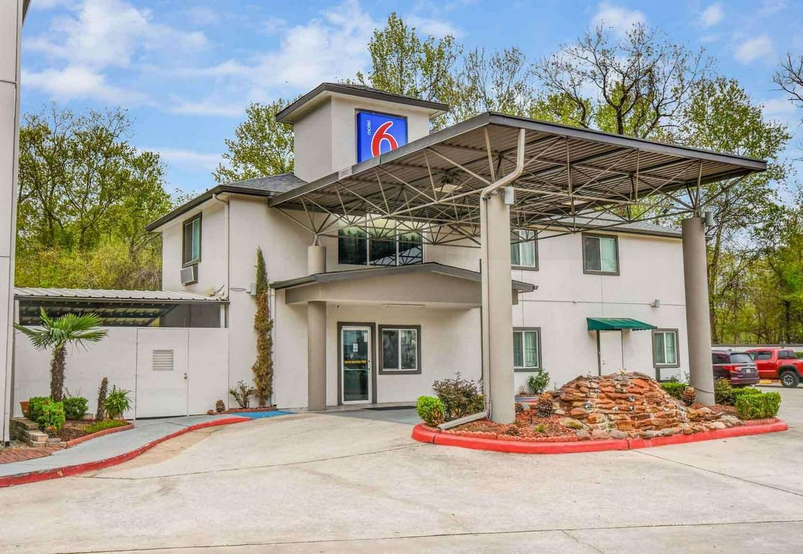Motel 6 Humble, TX - Houston International Airport hotel hero