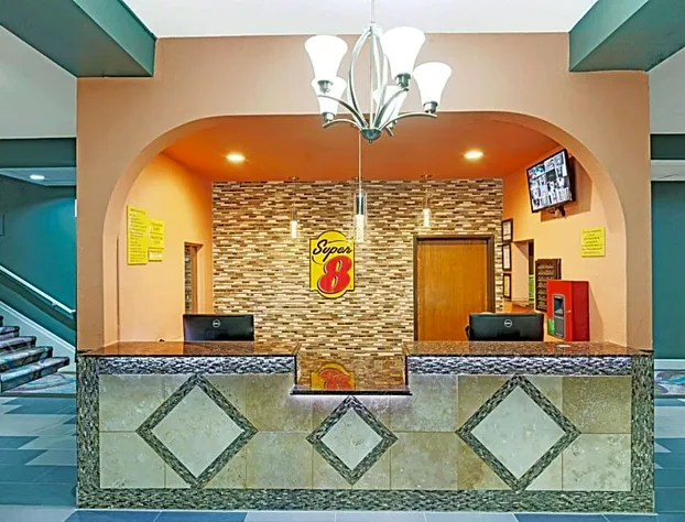 Super 8 by Wyndham Kansas City hotel detail image 3