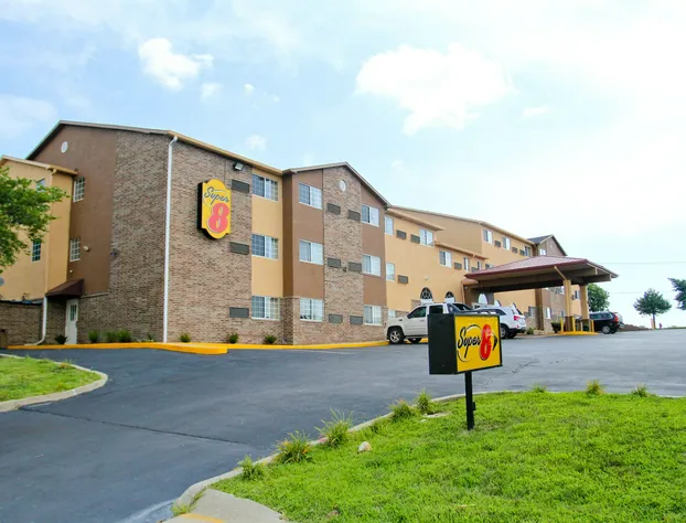 Super 8 by Wyndham Kansas City hotel detail image 3