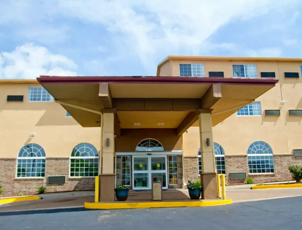 Super 8 by Wyndham Kansas City hotel detail image 4