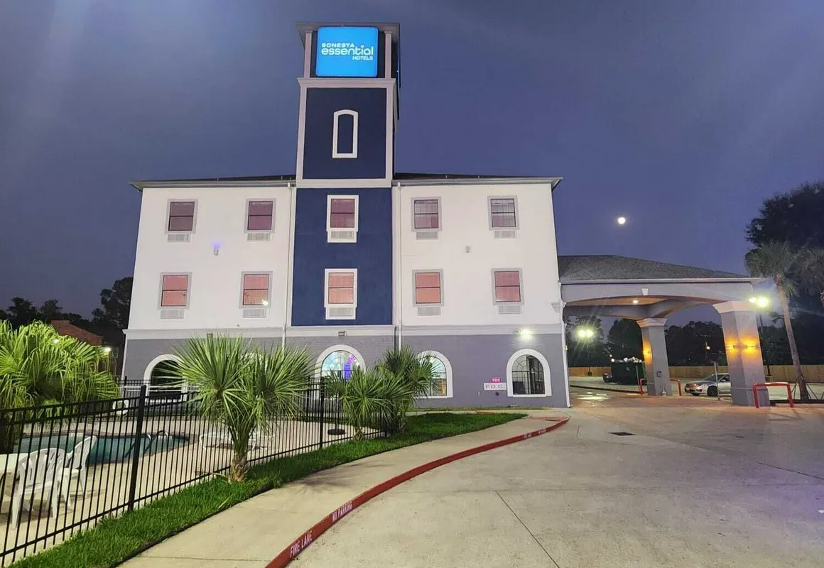 Econo Lodge Inn & Suites Beaumont hotel hero