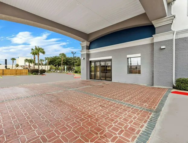 Econo Lodge Inn & Suites Beaumont hotel detail image 2