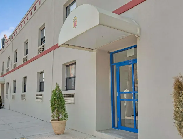 Super 8 by Wyndham Long Island City LGA Hotel hotel detail image 1