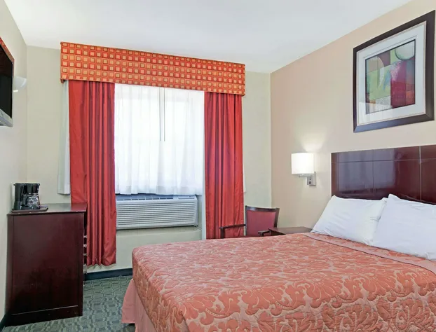Super 8 by Wyndham Long Island City LGA Hotel hotel detail image 4