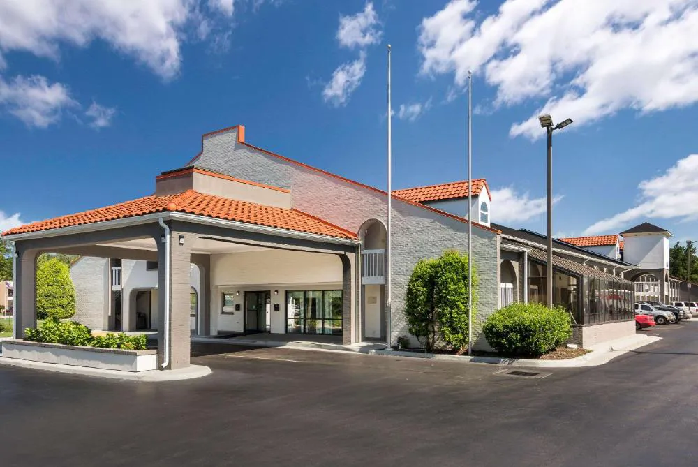 Rodeway Inn At Fort Lee hotel hero