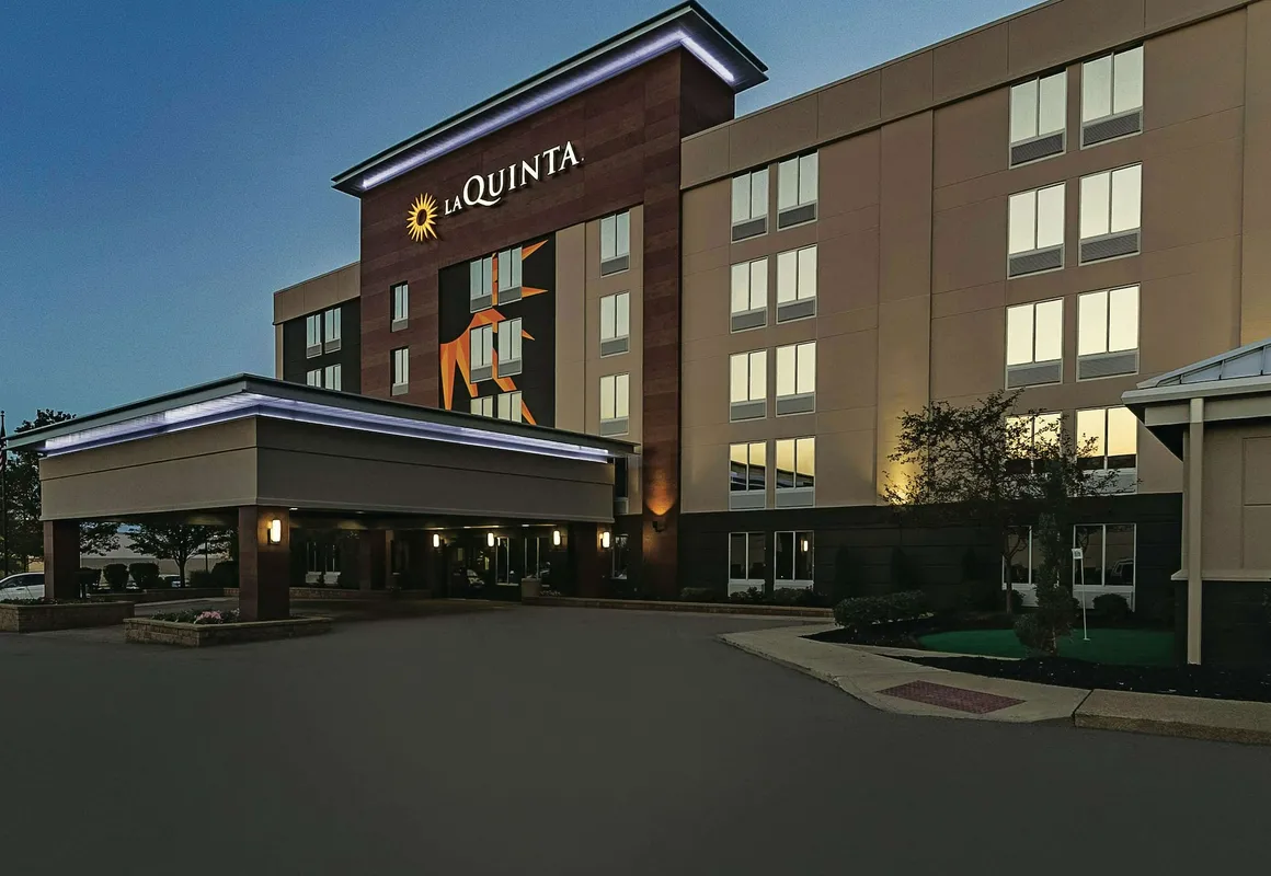 La Quinta Inn & Suites by Wyndham Cleveland Airport West hotel hero