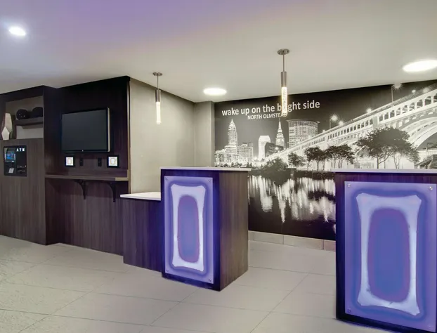 La Quinta Inn & Suites by Wyndham Cleveland Airport West hotel detail image 4