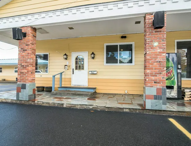 Rodeway Inn Bellows Falls hotel detail image 2