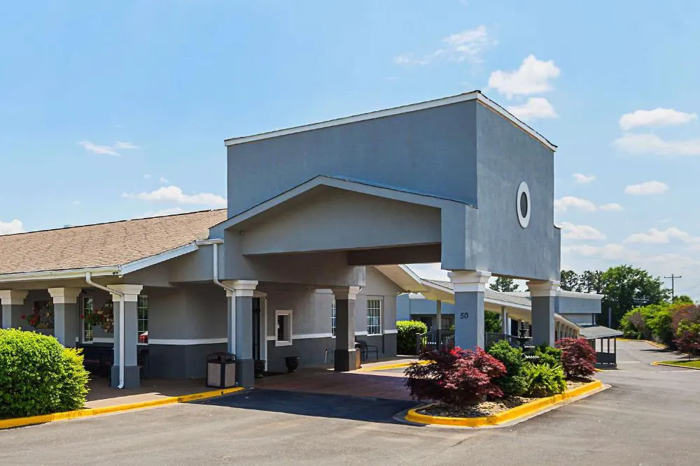 Quality Inn & Suites Greenville - Haywood Mall hotel hero