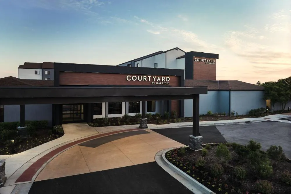 Courtyard by Marriott St. Louis Downtown West hotel hero