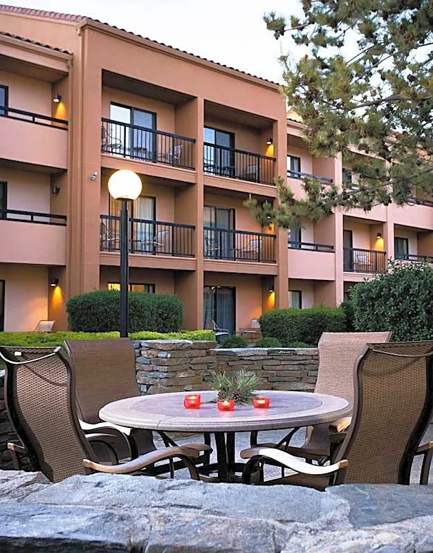 Courtyard Fremont Silicon Valley hotel hero