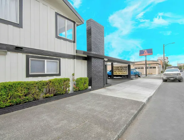 Studio 6 Eureka, CA – Old Town hotel detail image 1