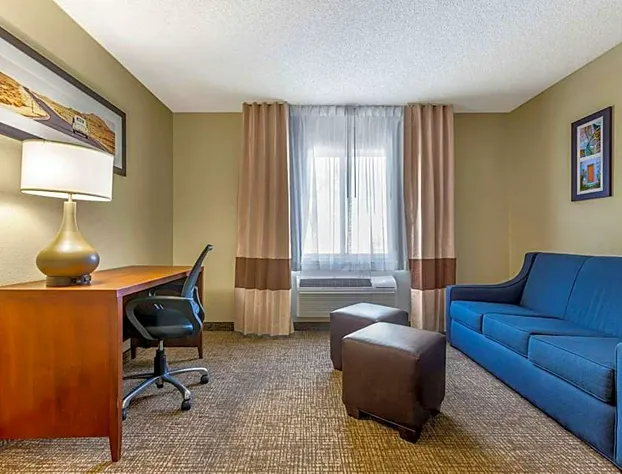 Comfort Inn & Suites Phoenix North / Deer Valley hotel detail image 2