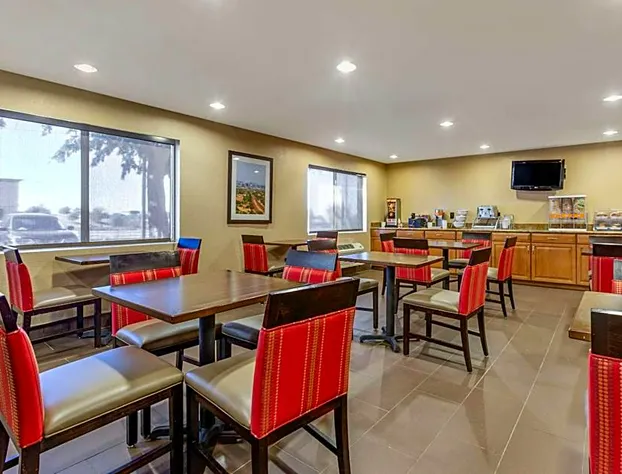 Comfort Inn & Suites Phoenix North / Deer Valley hotel detail image 3