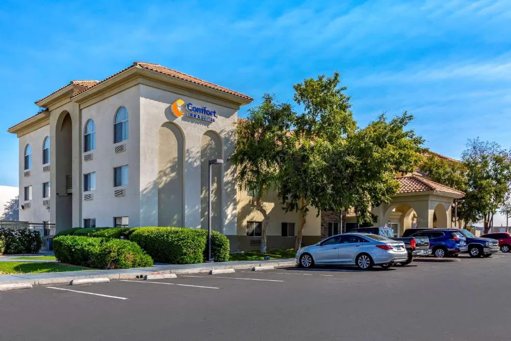 Comfort Inn & Suites Phoenix North / Deer Valley hotel hero