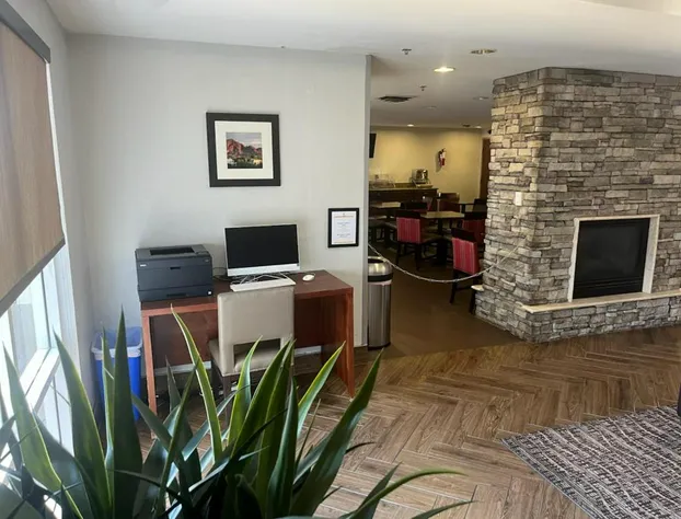 Comfort Inn & Suites Phoenix North / Deer Valley hotel detail image 4