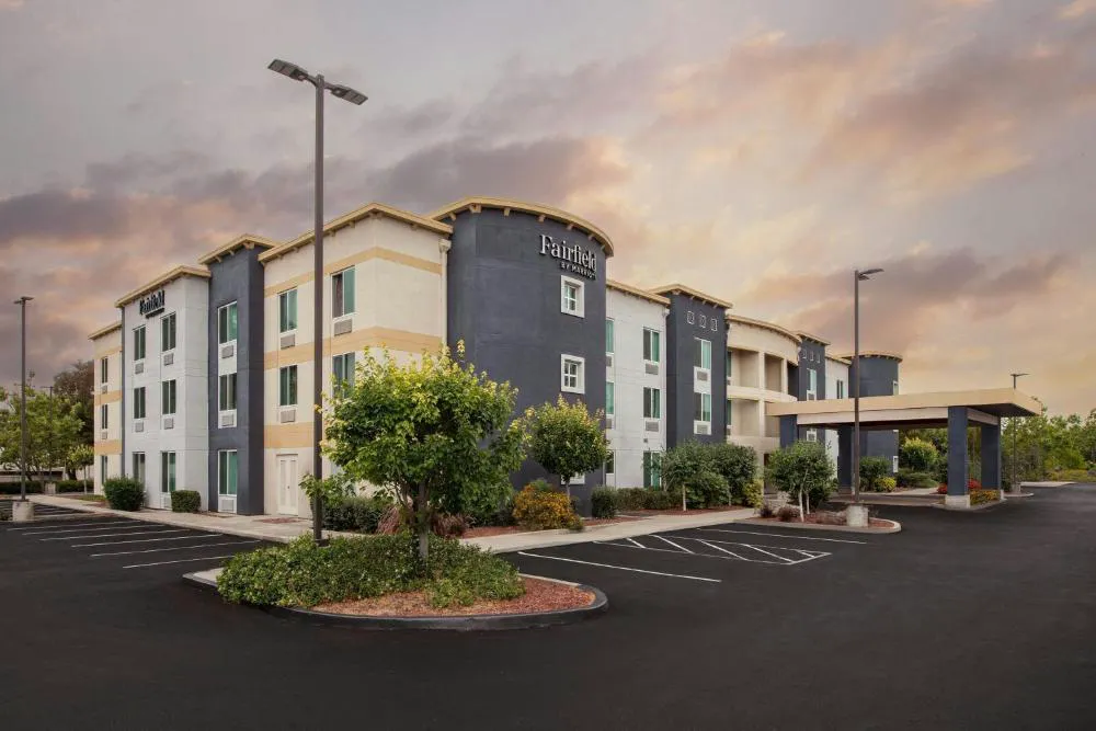Fairfield Inn & Suites by Marriott Oakland Hayward hotel hero