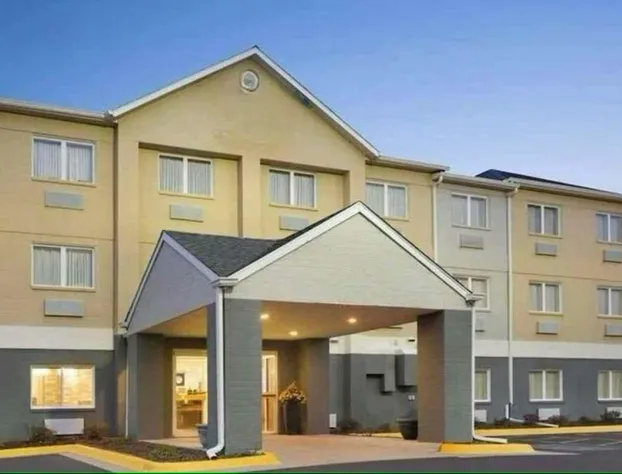 Dubuque Inn & Suites hotel detail image 1