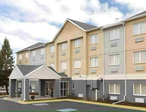 Dubuque Inn & Suites hotel detail image 1