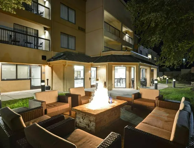 Courtyard by Marriott Dalton hotel detail image 4