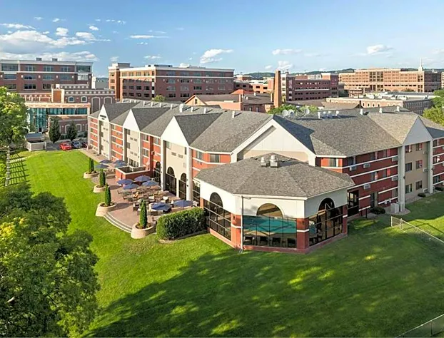 Courtyard by Marriott La Crosse hotel detail image 3