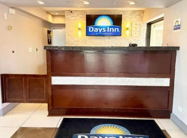 Days Inn by Wyndham St. Charles IL hotel detail image 1
