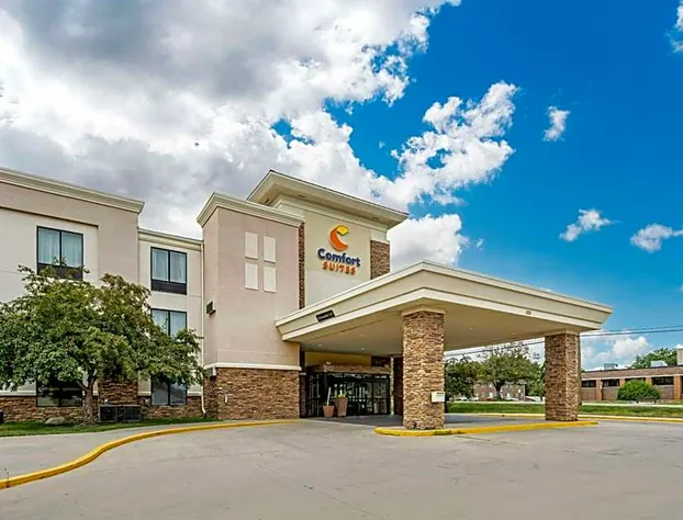 Comfort Suites East Lincoln - Mall Area hotel detail image 1