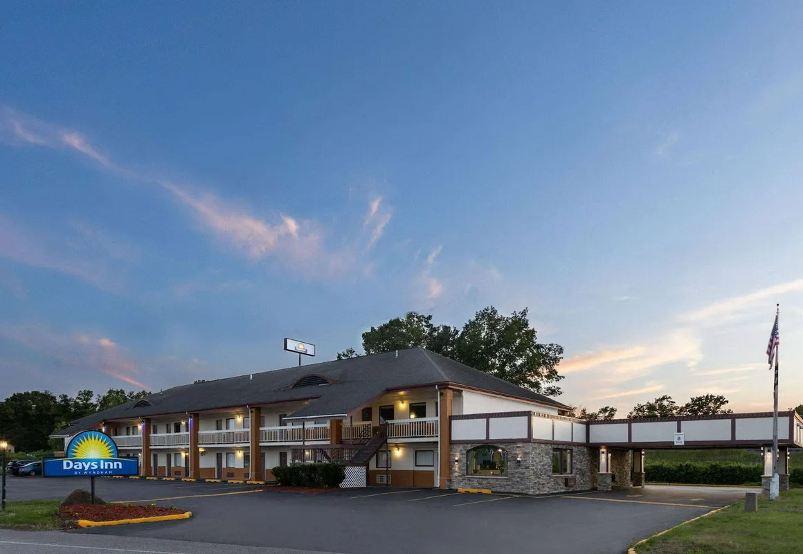 Days Inn by Wyndham Queensbury/Lake George hotel hero