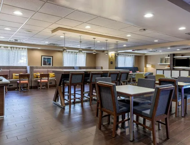 Hampton Inn Norco-Corona-Eastvale hotel detail image 4