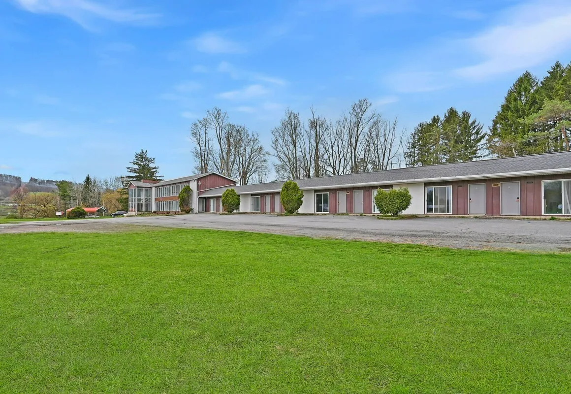 Maplehurst Motel hotel hero