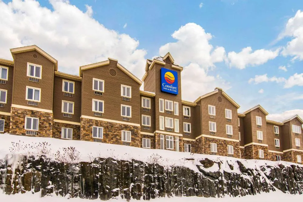 Comfort Inn and Suites St Jerome hotel hero