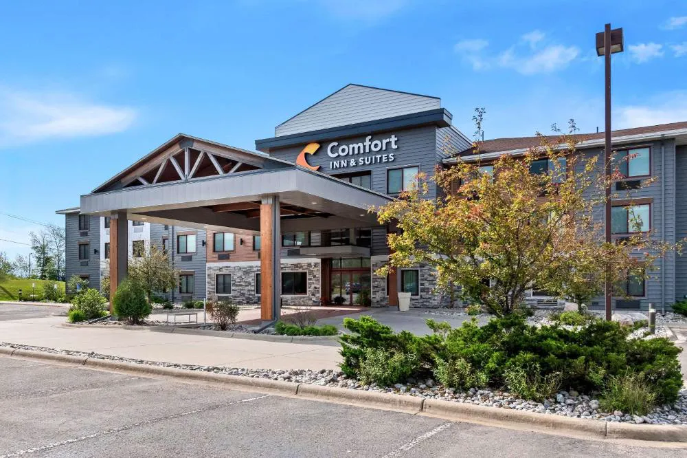 Comfort Inn & Suites Mountain Iron and Virginia hotel hero