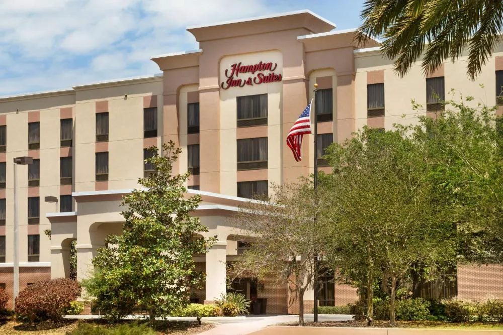 Hampton Inn & Suites Largo hotel hero