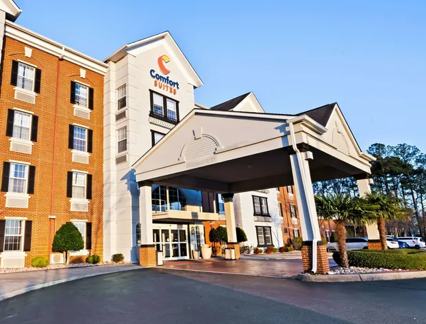 Comfort Suites Airport hotel detail image 2