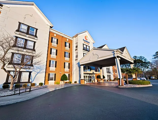 Comfort Suites Airport hotel detail image 4