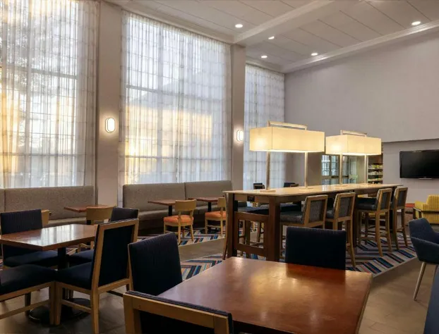 Hampton Inn & Suites State College at Williamsburg Square hotel detail image 2