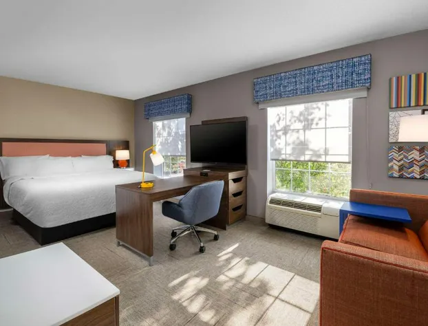 Hampton Inn & Suites State College at Williamsburg Square hotel detail image 4