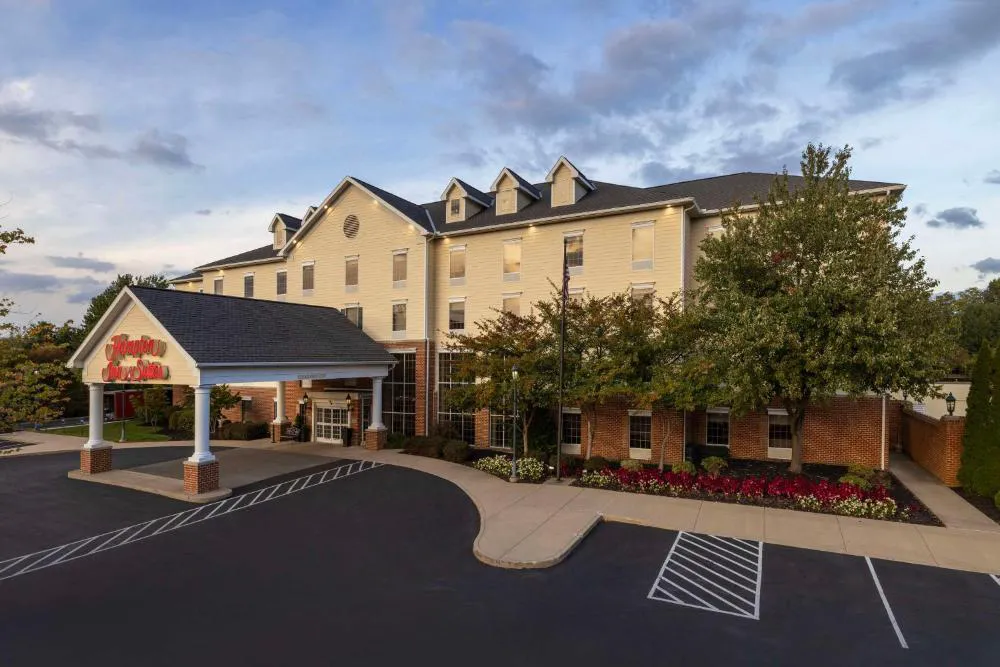Hampton Inn & Suites State College at Williamsburg Square hotel hero